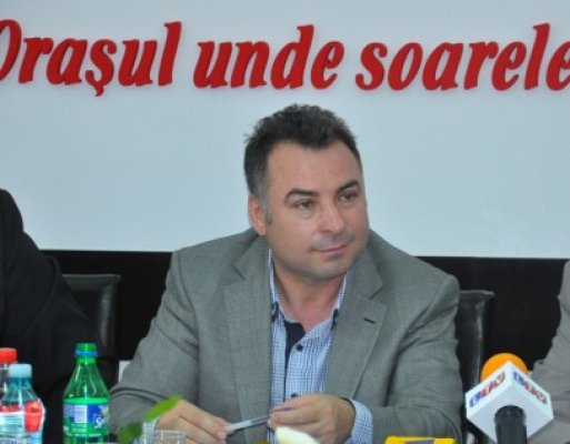 Matei reia ideea stâlpilor de iluminat cu panouri fotovoltaice